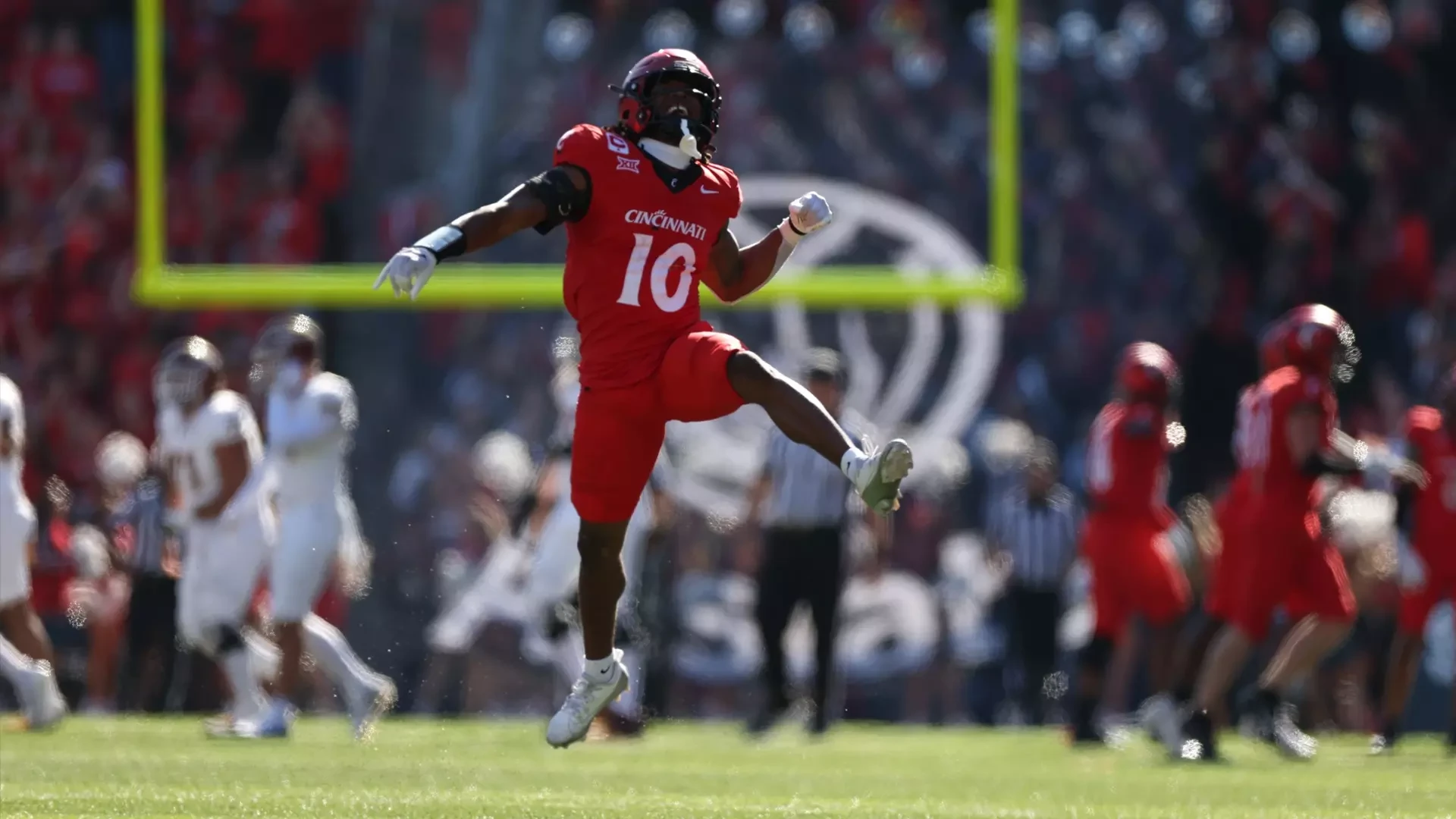 Derrick Canteen - 2024 Football Roster - University of Cincinnati Athletics  - Official Athletics Website